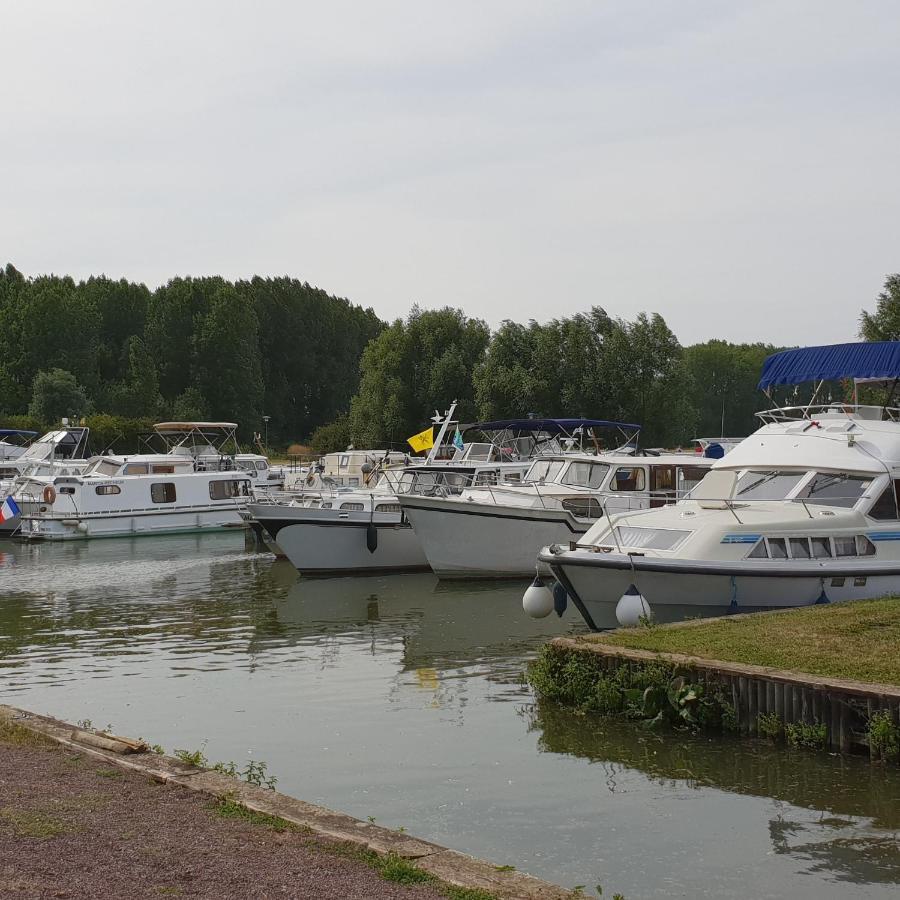 Вилла La Poudriere De Saint Venant Экстерьер фото